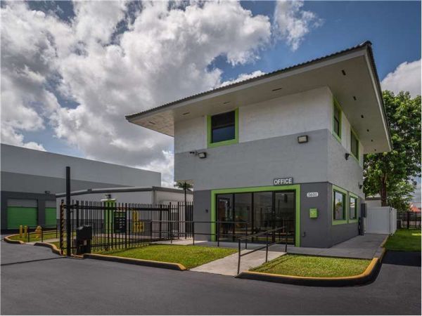 Extra Space Storage - 0255 - Miami - SW 135th Ave - 5601 Southwest 135th Avenue