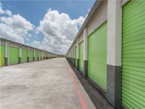 Extra Space Storage - 1763 - Pearland - Broadway St - 9809 Broadway St