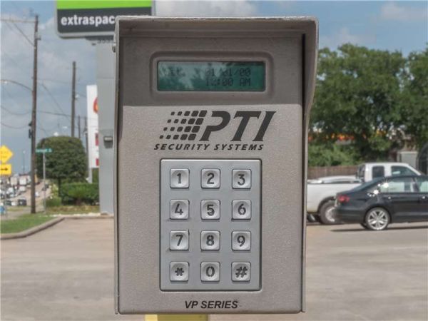Extra Space Storage - 1782 - Houston - 3535 Katy Freeway - 3535 Katy Freeway