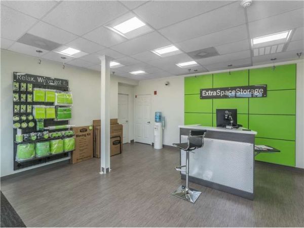 Extra Space Storage - 1782 - Houston - 3535 Katy Freeway - 3535 Katy Freeway