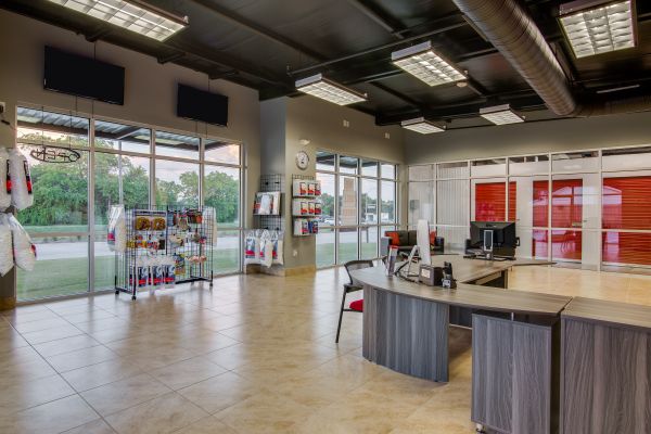 Advantage Storage - Rowlett East - 7301 Lakeview Parkway