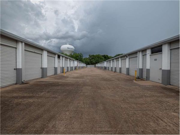 Extra Space Storage - 0318 - Sugar Land - Old Mill Rd - 2315 Old Mill Road