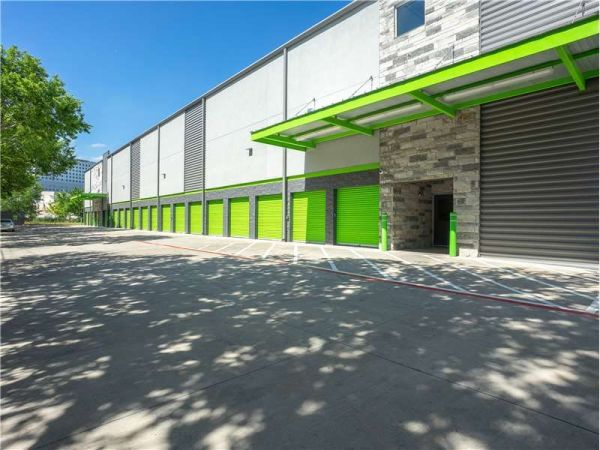 Extra Space Storage - 8695 - Dallas - 5353 Maple Ave - 5353 Maple Avenue