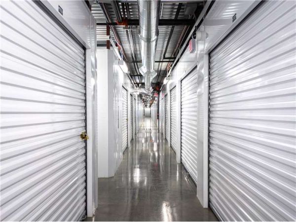 Extra Space Storage - 8695 - Dallas - 5353 Maple Ave - 5353 Maple Avenue