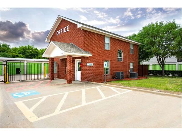 Extra Space Storage - 8701 - Dallas - Forest Central Drive - 11550 Forest Central Drive