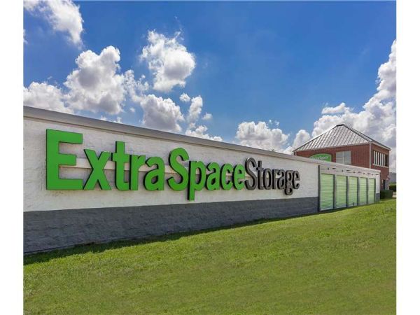 Extra Space Storage - 1617 - Dallas - Walton Walker Blvd - 2814 South Walton Walker Boulevard