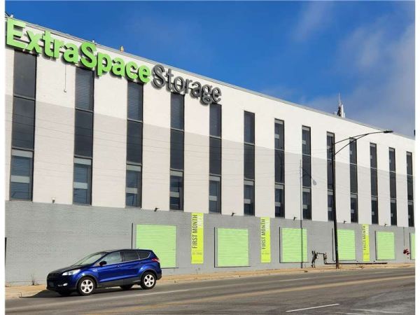 Extra Space Storage - 0685 - Chicago - W Fullerton Ave - 2100 West Fullerton Avenue