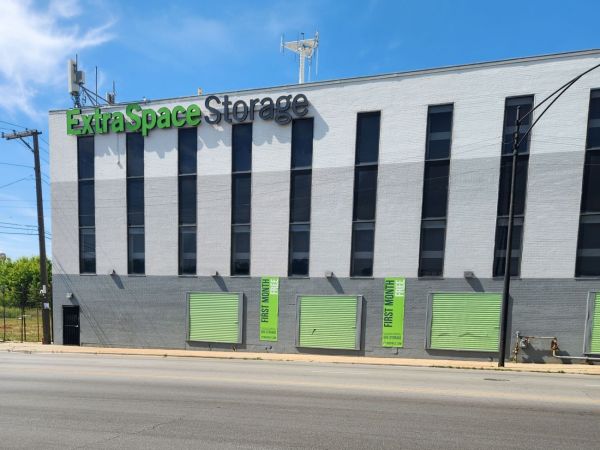 Extra Space Storage - 0685 - Chicago - W Fullerton Ave - 2100 West Fullerton Avenue