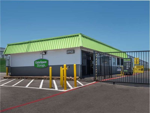 Extra Space Storage - 0785 - Dallas - Fort Worth Ave - 1931 Fort Worth Avenue