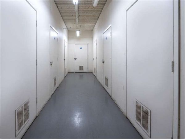 Extra Space Storage - 0785 - Dallas - Fort Worth Ave - 1931 Fort Worth Avenue