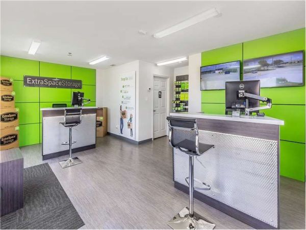 Extra Space Storage - 1614 - DeSoto - S Hampton Rd - 811 South Hampton Road