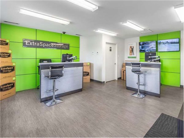 Extra Space Storage - 1618 - Dallas - Lyndon B Johnson Freeway - 39050 Lyndon B Johnson Freeway