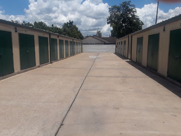 6400 Self Storage - 6400 Eastex Freeway