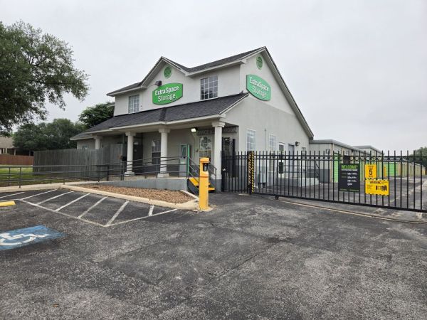 Extra Space Storage - 1326 - San Antonio - Westchase Dr - 7820 Westchase