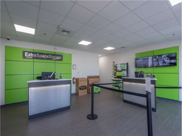Extra Space Storage - 8137 - Kenneth City - 54th Ave - 5890 54th Avenue North