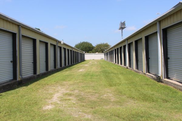 Little Dude Mini Storage - 15477 I-45 South