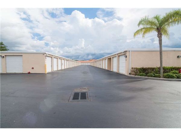Extra Space Storage - 1638 - Naples - Goodlette Road - 10550 Goodlette-frank Road