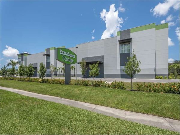 Extra Space Storage - 1831 - Ft Myers - Sommerset Dr - 4500 Sommerset Drive