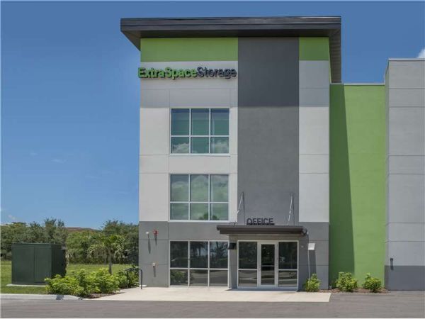 Extra Space Storage - 1831 - Ft Myers - Sommerset Dr - 4500 Sommerset Drive