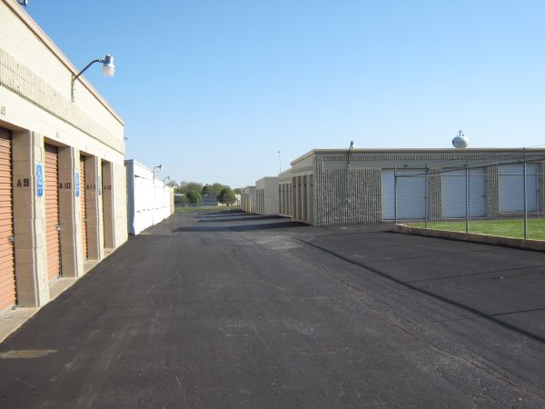 Bee's Self Storage - 631 East Harrison Street