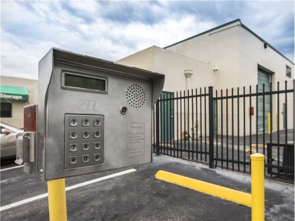 Extra Space Storage - 0277 - Miami Gardens - 17531 NW 2nd Ave - 17531 Northwest 2nd Avenue