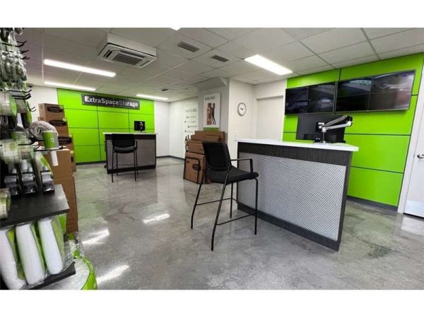 Extra Space Storage - 8188 - Tampa - W Hillsborough Ave - 4105 West Hillsborough Avenue