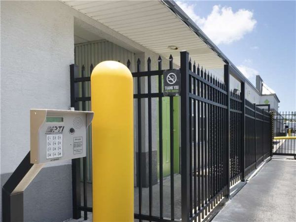 Extra Space Storage - 1308 - Fort Myers - Cypress Lake Dr - 9321 Cypress Lake Drive