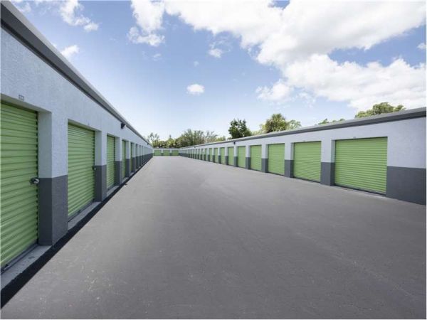 Extra Space Storage - 1308 - Fort Myers - Cypress Lake Dr - 9321 Cypress Lake Drive