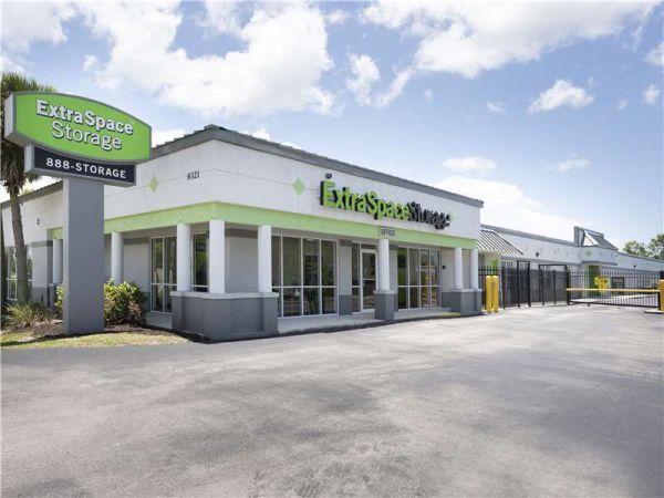 Extra Space Storage - 1308 - Fort Myers - Cypress Lake Dr - 9321 Cypress Lake Drive