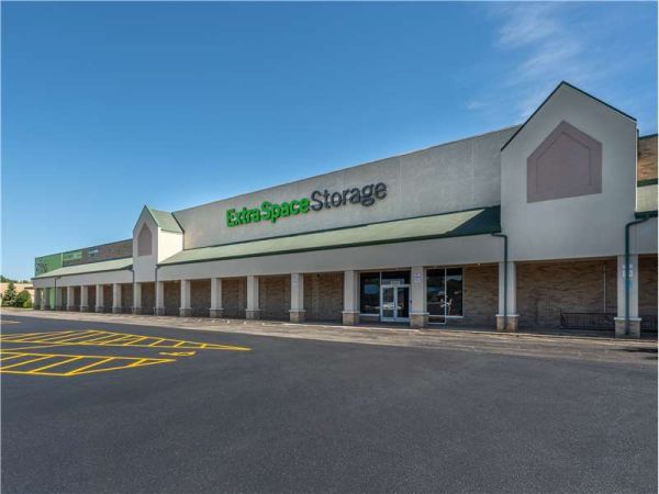 Extra Space Storage - 7240 - Zion - Sheridan Rd - 3355 Sheridan Road