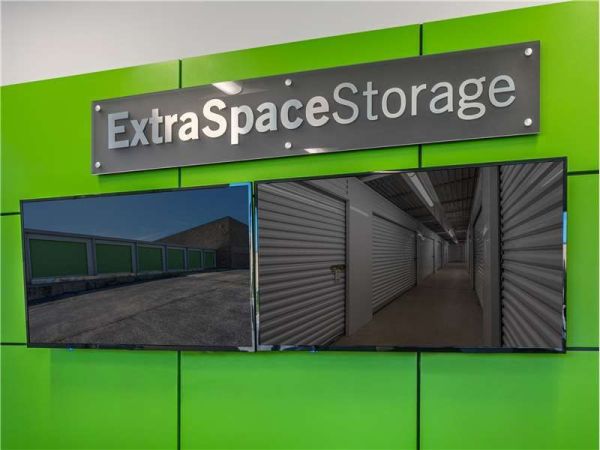 Extra Space Storage - 7240 - Zion - Sheridan Rd - 3355 Sheridan Road
