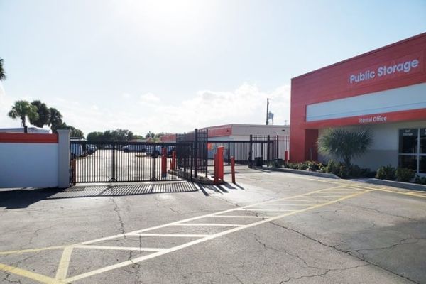 Public Storage - West Palm Beach - 3601 W Blue Heron Blvd - 3601 W Blue Heron Blvd