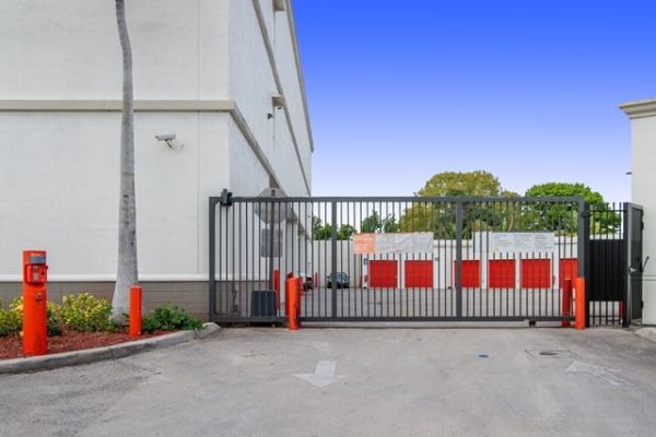 Public Storage - Hollywood - 9495 Sheridan Street - 9495 Sheridan Street