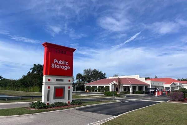 Public Storage - Naples - 7325 Davis Blvd - 7325 Davis Blvd