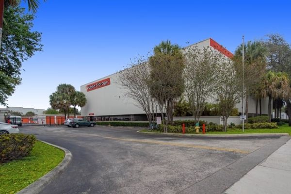 Public Storage - Deerfield Beach - 1375 W Hillsboro Blvd - 1375 W Hillsboro Blvd