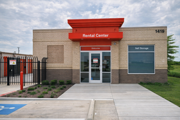 Public Storage - Lewisville - 1419 S. Stemmons Fwy - 1419 S. Stemmons Fwy