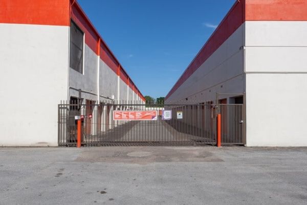 Public Storage - Houston - 9030 North Freeway - 9030 North Freeway