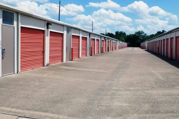 Public Storage - Houston - 16303 Loch Katrine Lane - 16303 Loch Katrine Lane