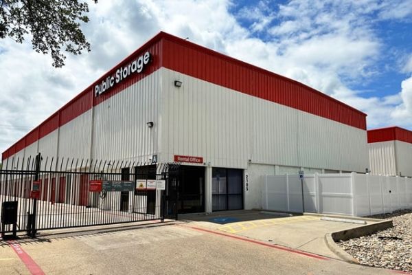 Public Storage - Dallas - 2105 Winsted Drive - 2105 Winsted Drive