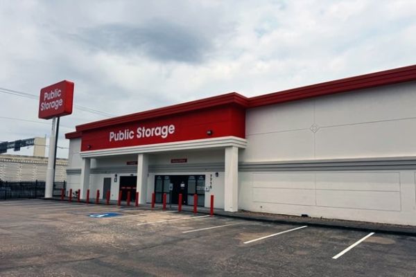 Public Storage - Houston - 7715 Katy Freeway - 7715 Katy Freeway