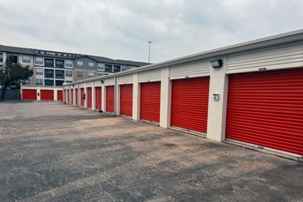 Public Storage - Houston - 7715 Katy Freeway - 7715 Katy Freeway