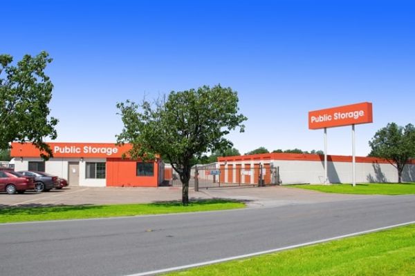 Public Storage - Irving - 1520 W Irving Blvd - 1520 W Irving Blvd