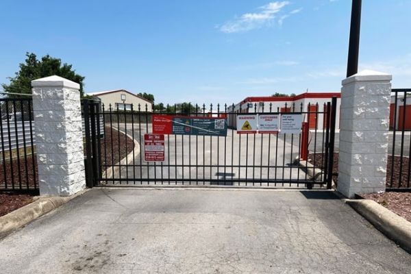 Public Storage - San Antonio - 10652 N Interstate Highway 35 - 10652 N Interstate Highway 35