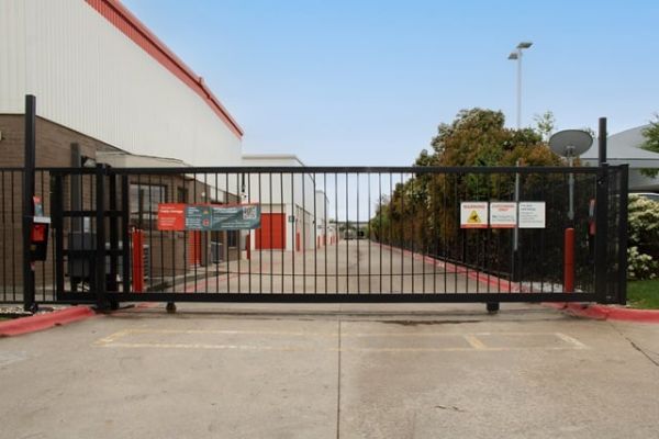 Public Storage - Plano - 5920 W Plano Pkwy - 5920 W Plano Pkwy