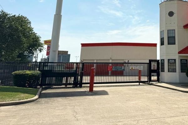 Public Storage - Houston - 2100 North Loop West - 2100 North Loop West