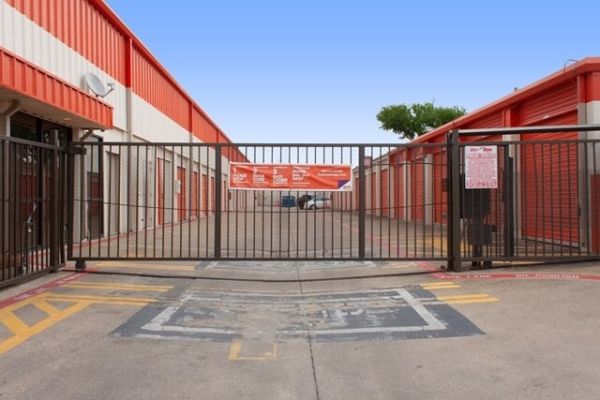 Public Storage - Garland - 406 S Plano Road - 406 S Plano Road