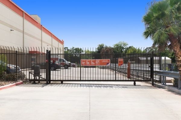 Public Storage - Houston - 9811 North Freeway - 9811 North Freeway