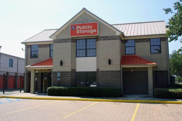 Public Storage - Houston - 2900 Woodland Park Drive - 2900 Woodland Park Drive