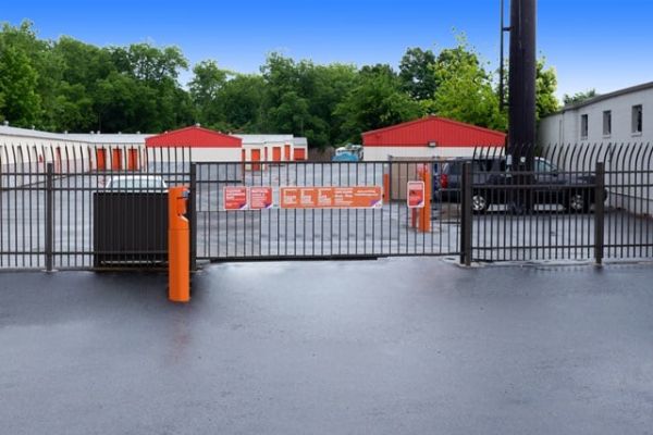 Public Storage - Charlotte - 5748 N Tryon Street - 5748 N Tryon Street