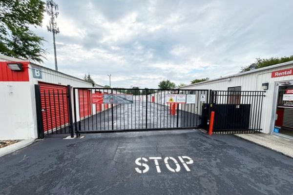 Public Storage - Greensboro - 3206 N OHenry Blvd - 3206 N OHenry Blvd